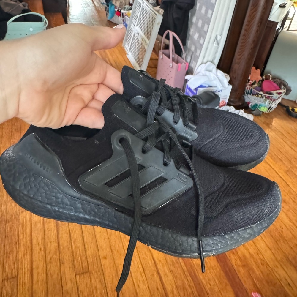 Adidas Black ultraboost 22